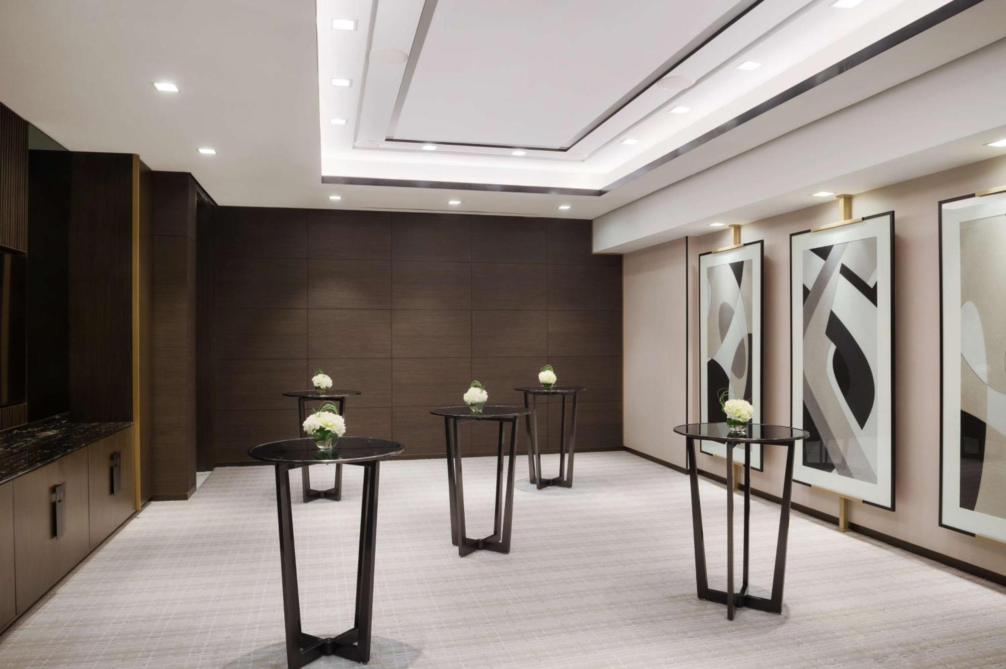 Waldorf Astoria Kuwait Kuwait City Exterior foto The Westin Hong Kong